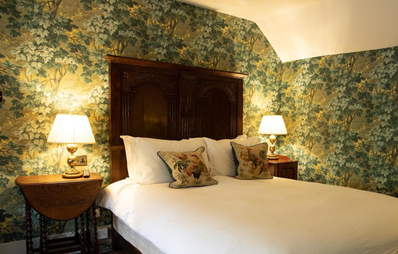 Ockenden Manor & 3*