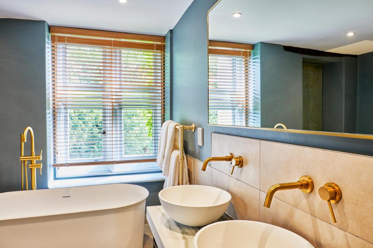 Ockenden Manor & 3* Cuckfield
