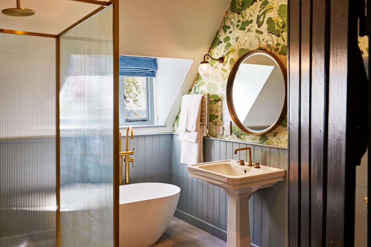 Ockenden Manor & 3*
