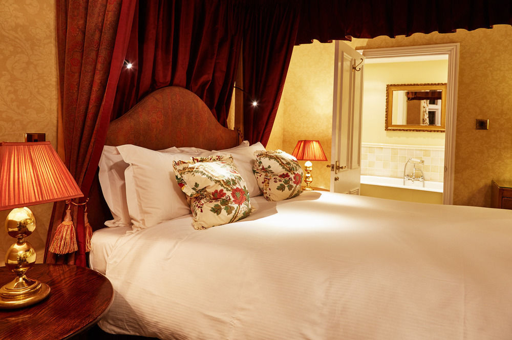 Ockenden Manor & 3*