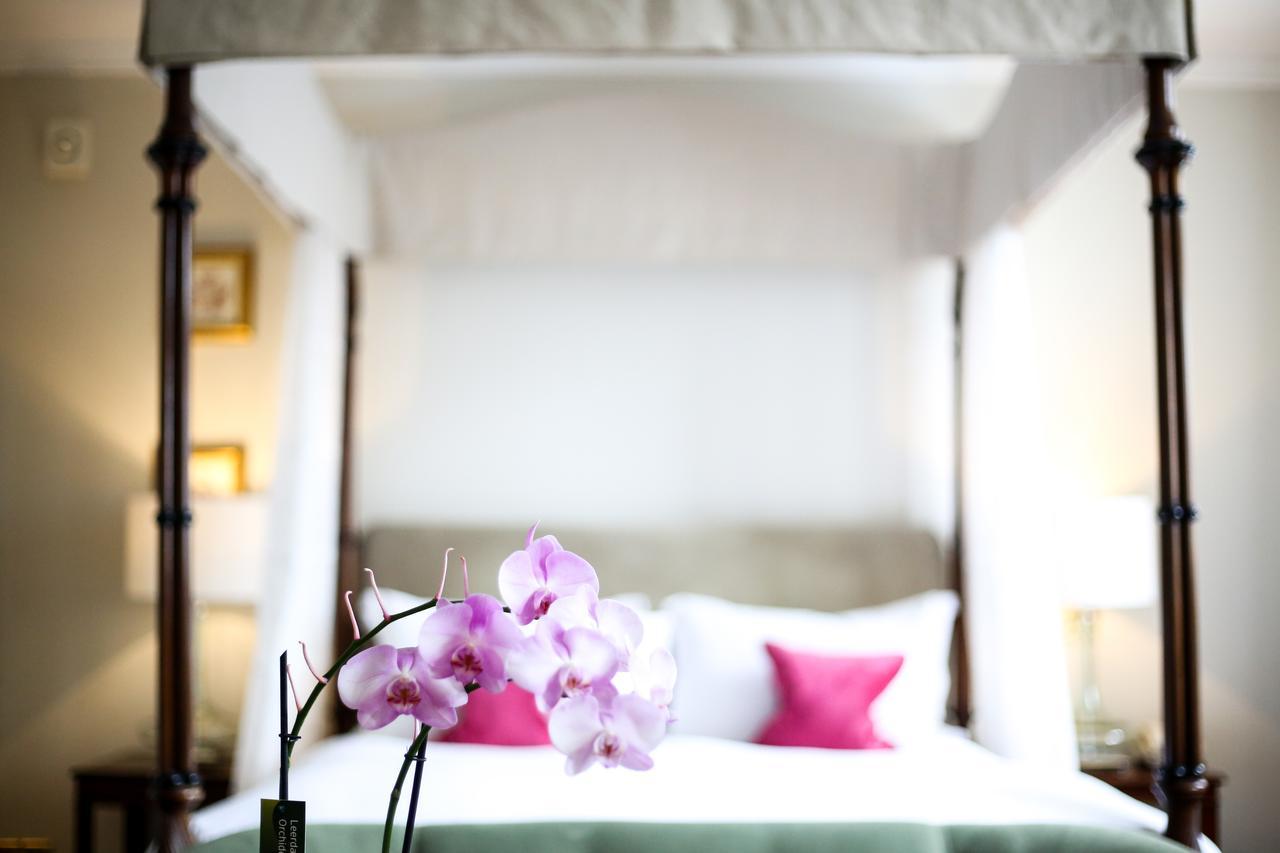 Ockenden Manor & 3* Cuckfield